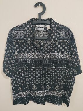 Vintage Women's Black Patterned Short Sleeve Button-Up Top